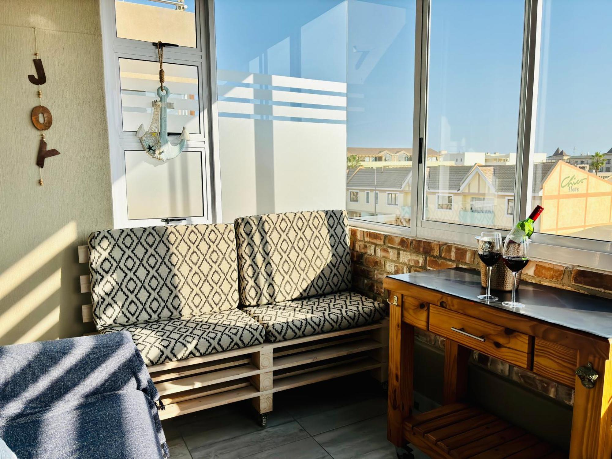 Апартаменты Bright & Stylish Self Catering Swakopmund Cbd Экстерьер фото
