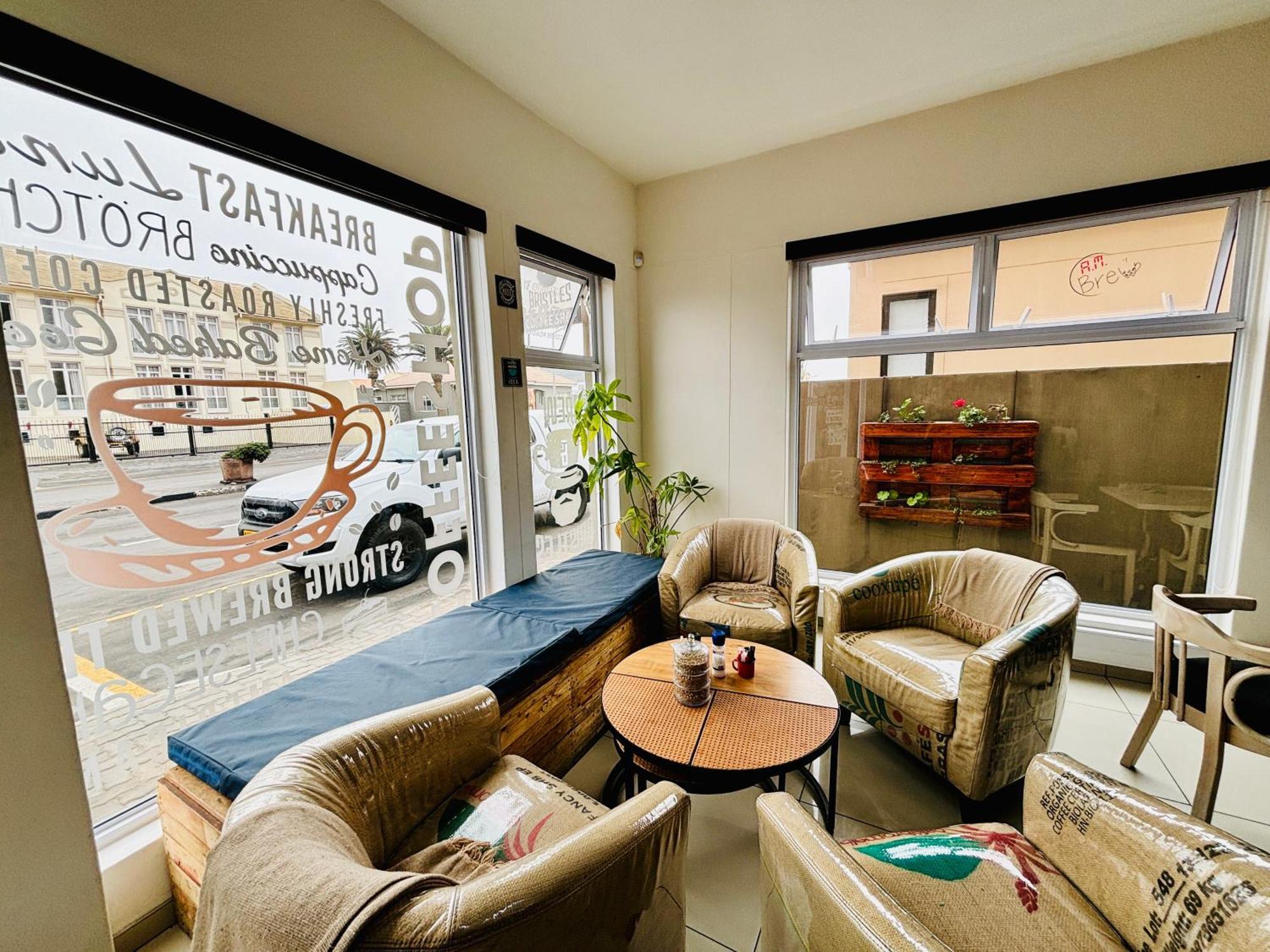 Апартаменты Bright & Stylish Self Catering Swakopmund Cbd Экстерьер фото