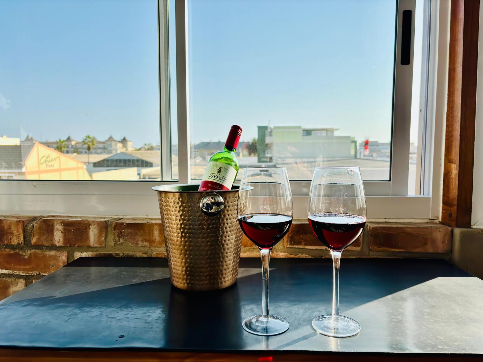 Апартаменты Bright & Stylish Self Catering Swakopmund Cbd Экстерьер фото